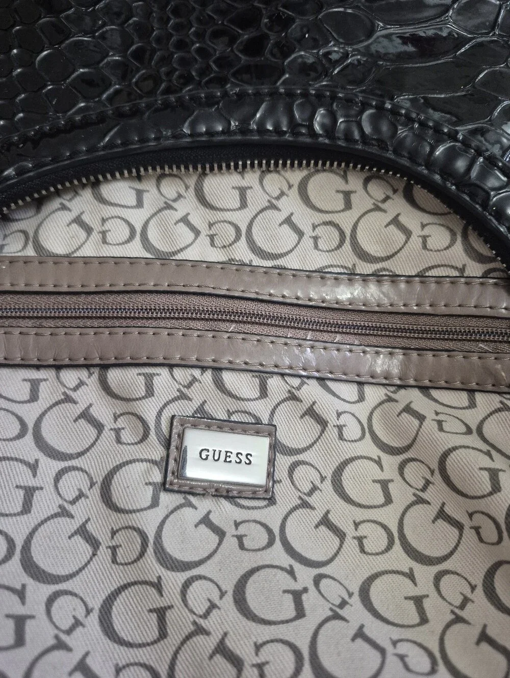 Vintage GUESS Larissa Y2K Black Patent Faux Leather Crocodile Shoulder Bag Boho - Picture 6 of 8